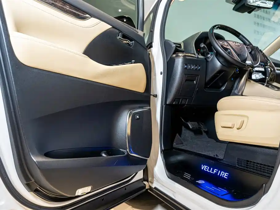 Toyota Vellfire 2023 — фото 8