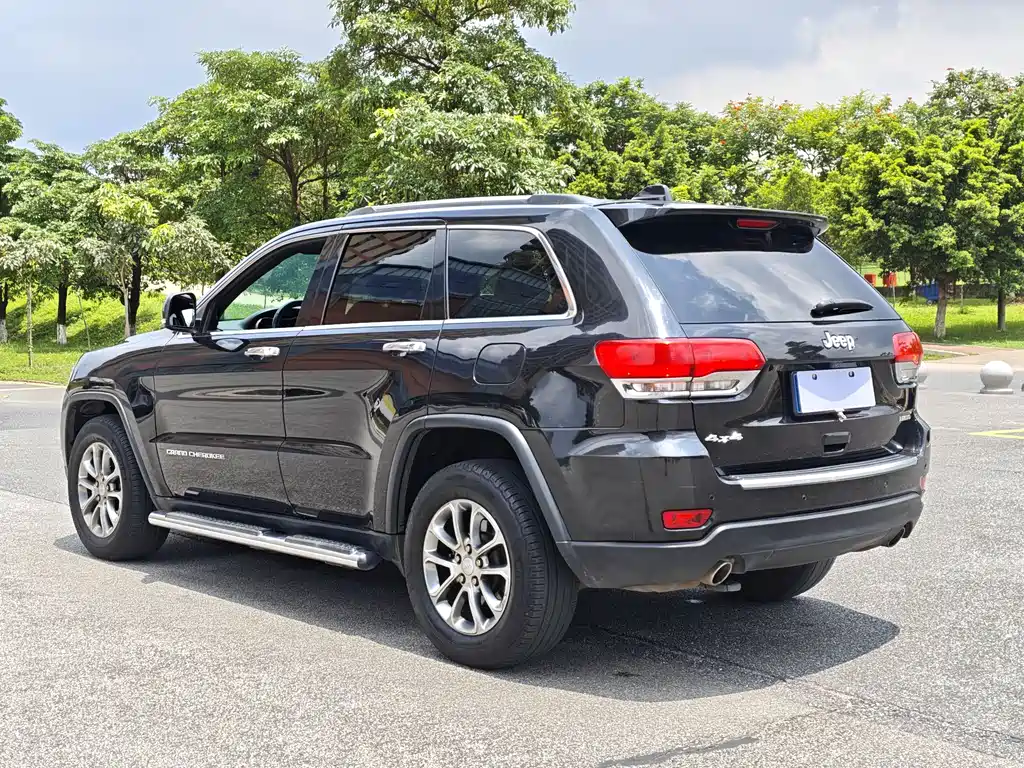 Jeep Grand Cherokee 2014 — фото 15
