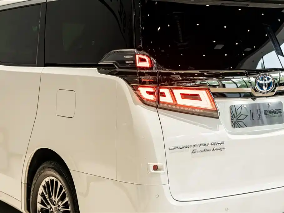 Toyota Vellfire 2023 — фото 17
