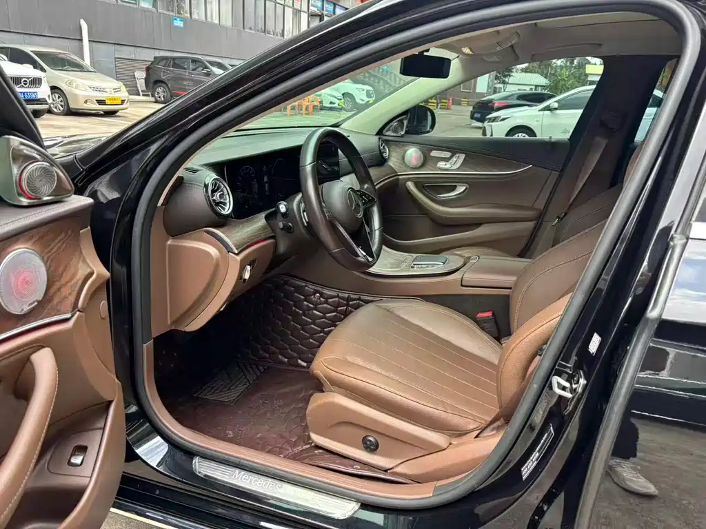Mercedes-Benz E-Class 2023 — фото 4