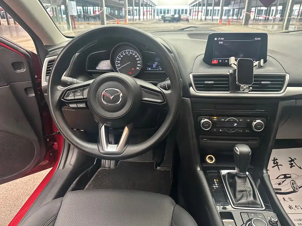 Mazda 3 Axela 2018 — фото 12