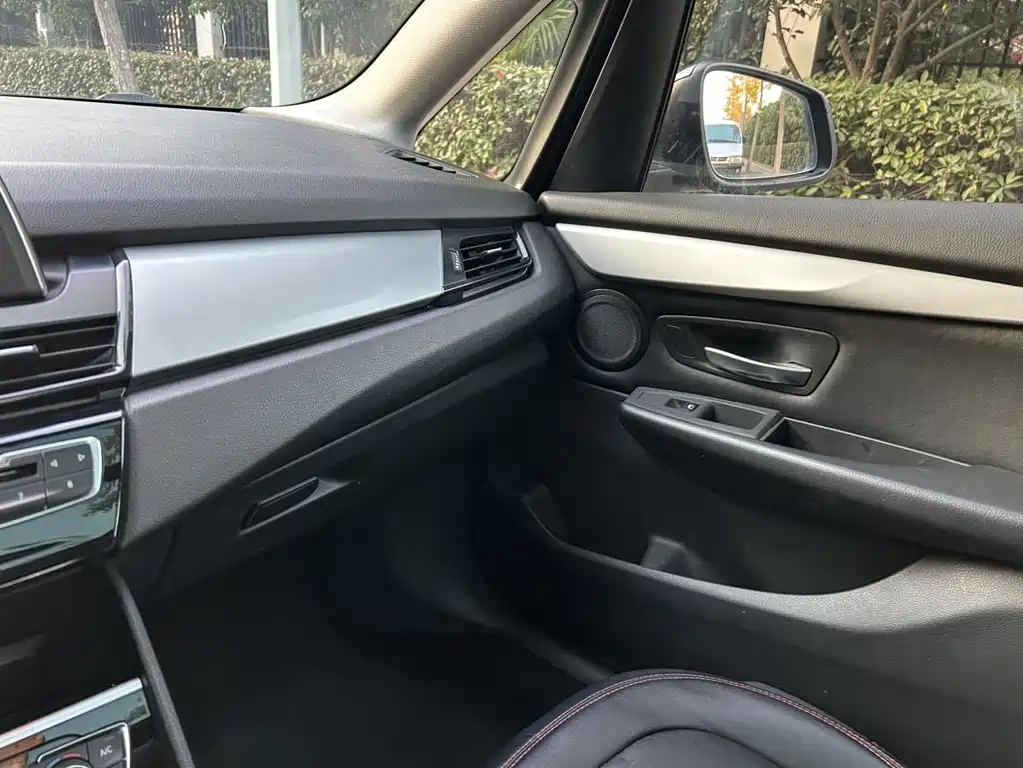 BMW 2 Series Active Tourer 2018 — фото 10