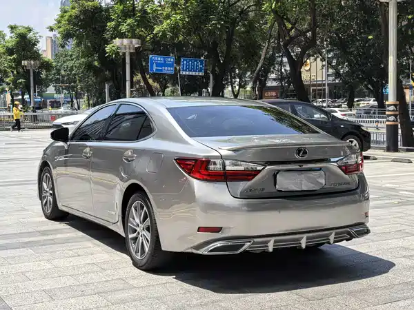 Lexus ES 2017