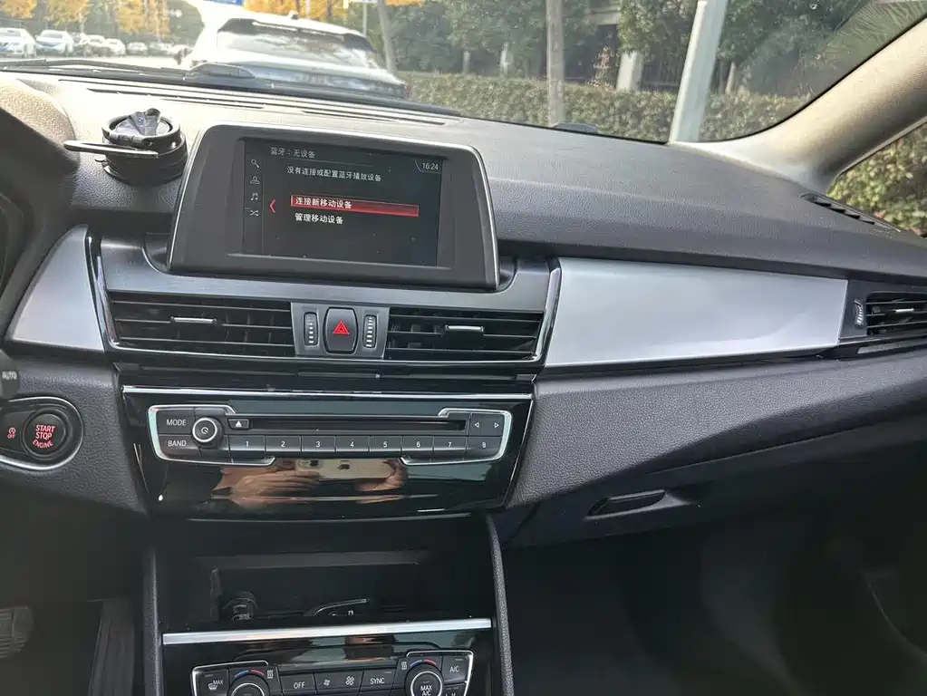 BMW 2 Series Active Tourer 2018 — фото 16