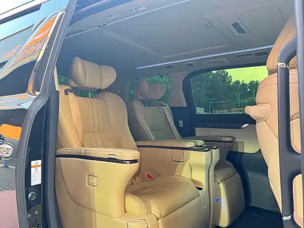 Toyota Alphard 2023