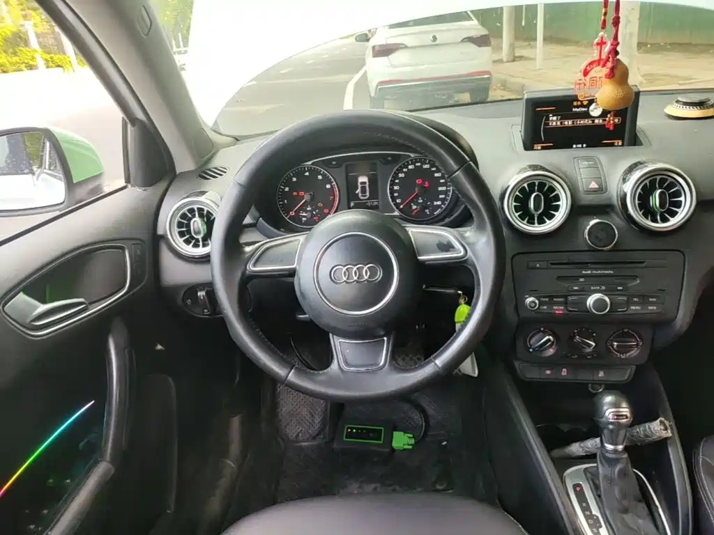 Audi A1 2014 — фото 11