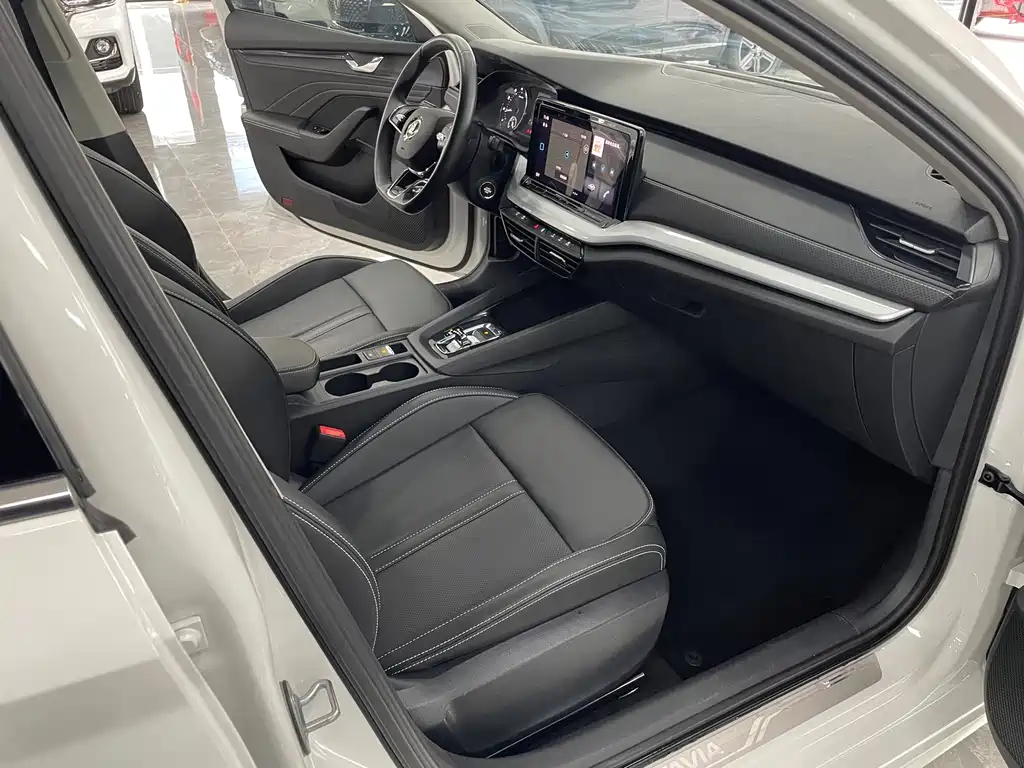Skoda Octavia 2022 — фото 8