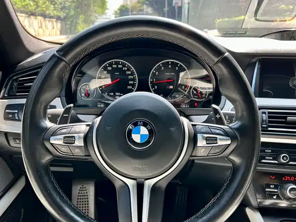 BMW M5 2012