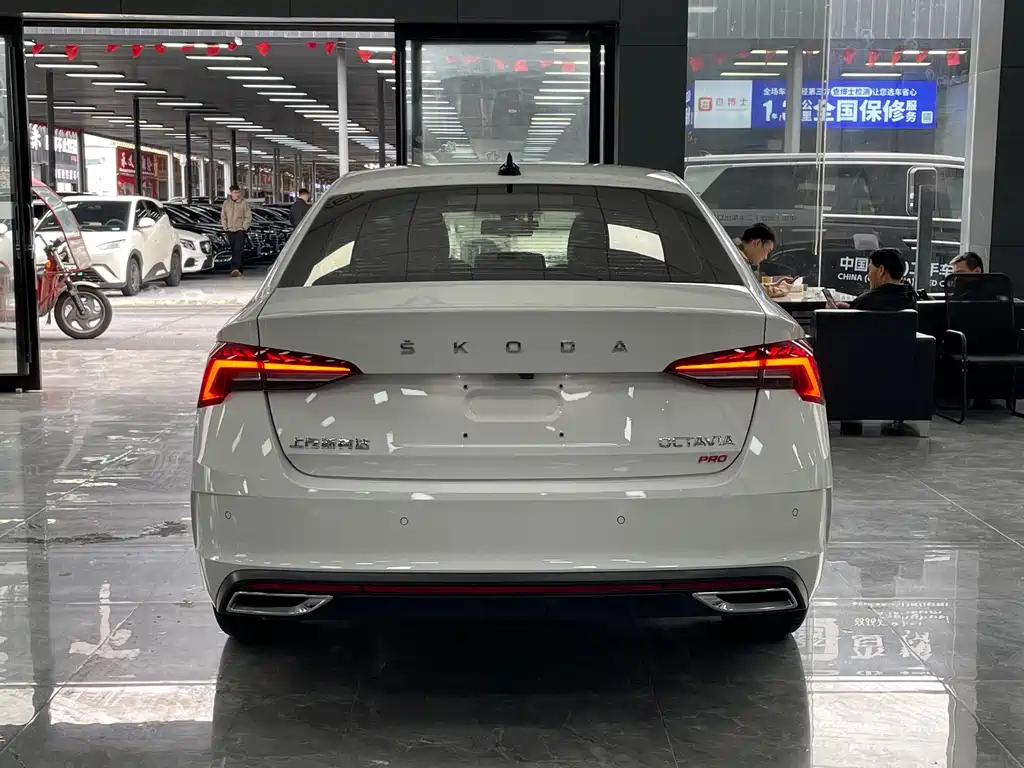 Skoda Octavia 2022 — фото 16