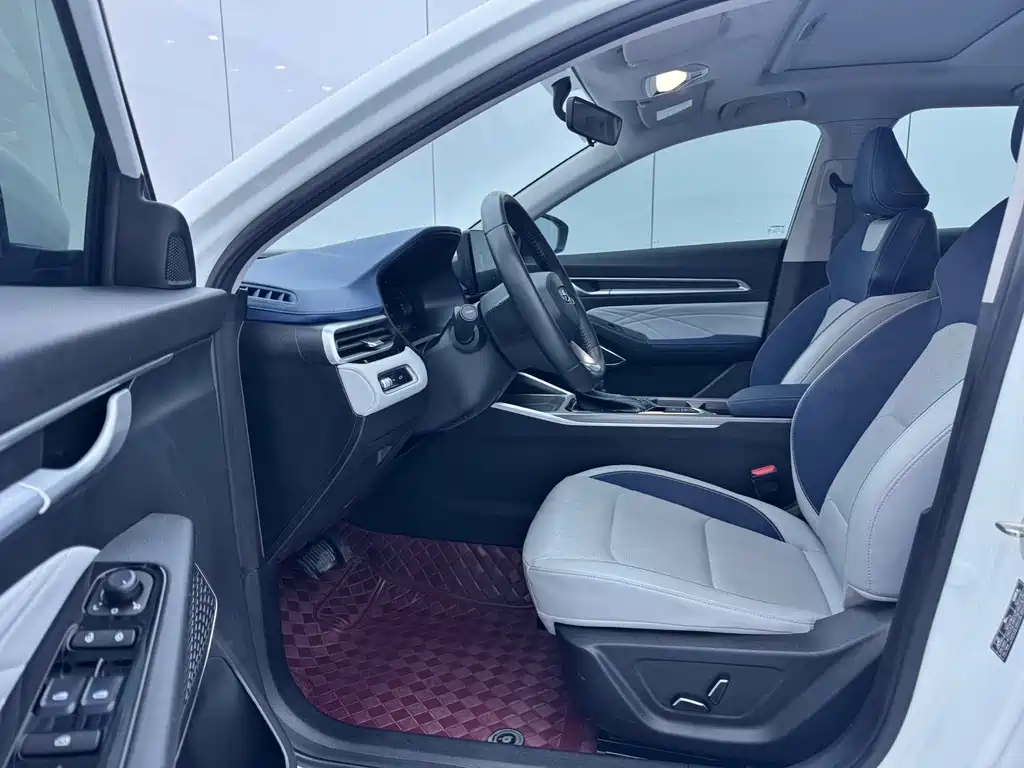 Geely Emgrand 2022