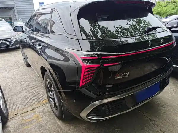 Hongqi HS3 2024