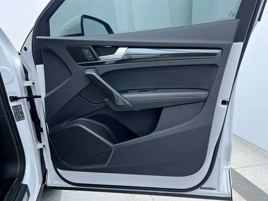 Audi Q5L 2023 — фото 18