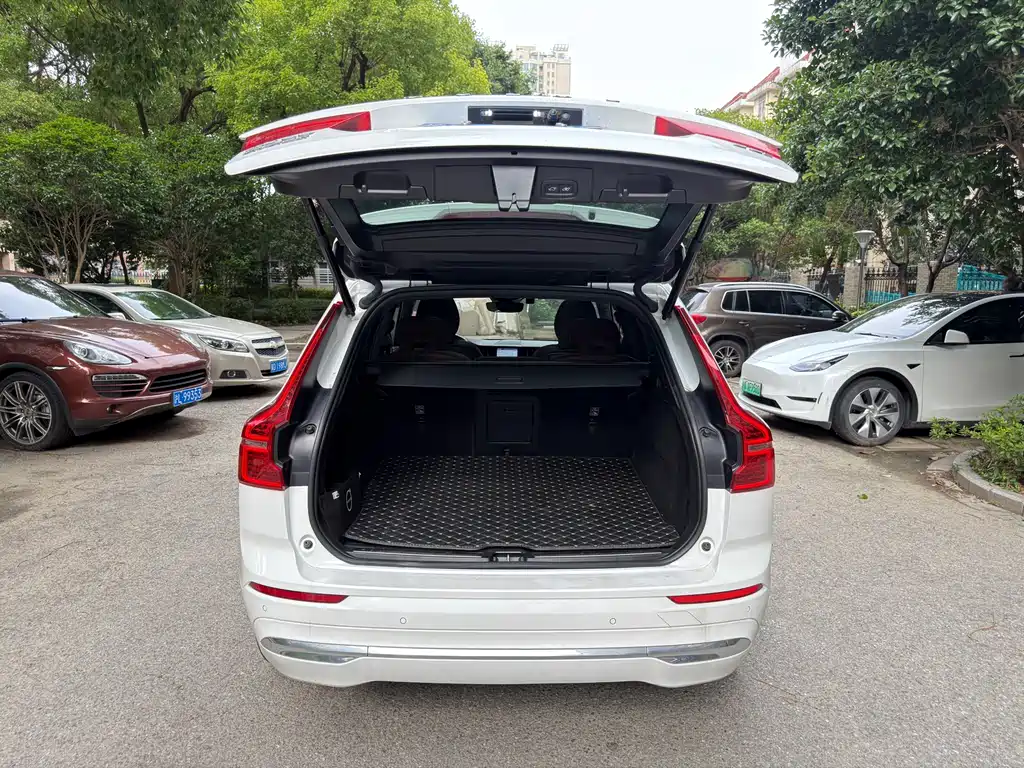 Volvo XC60 2022 — фото 15
