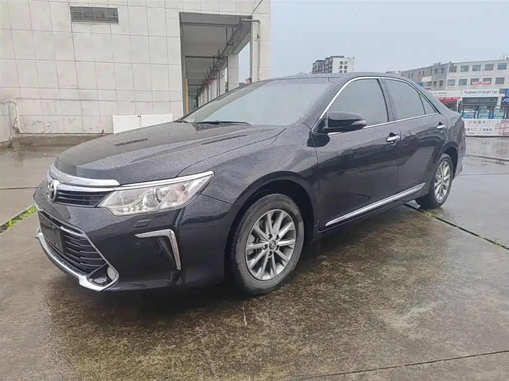 Toyota Camry 2017 — фото 1