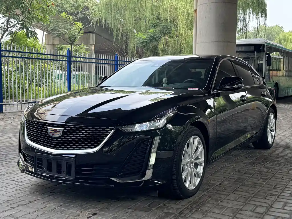 Cadillac CT5 2022 — фото 1