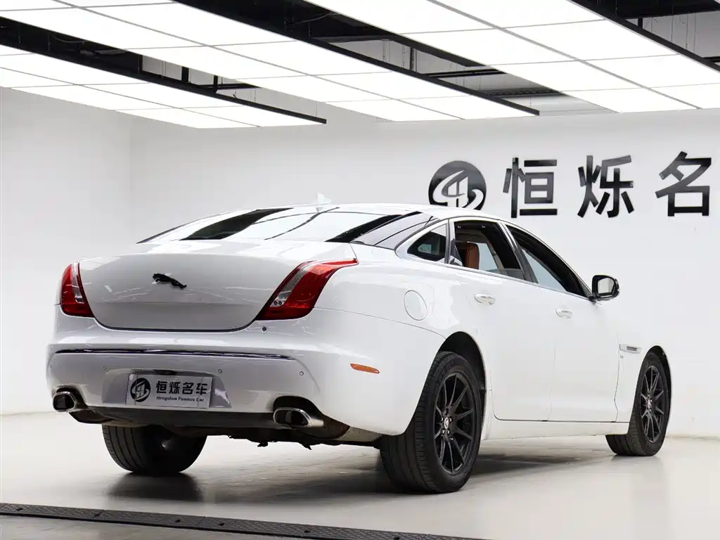 Jaguar XJ 2014 — фото 27