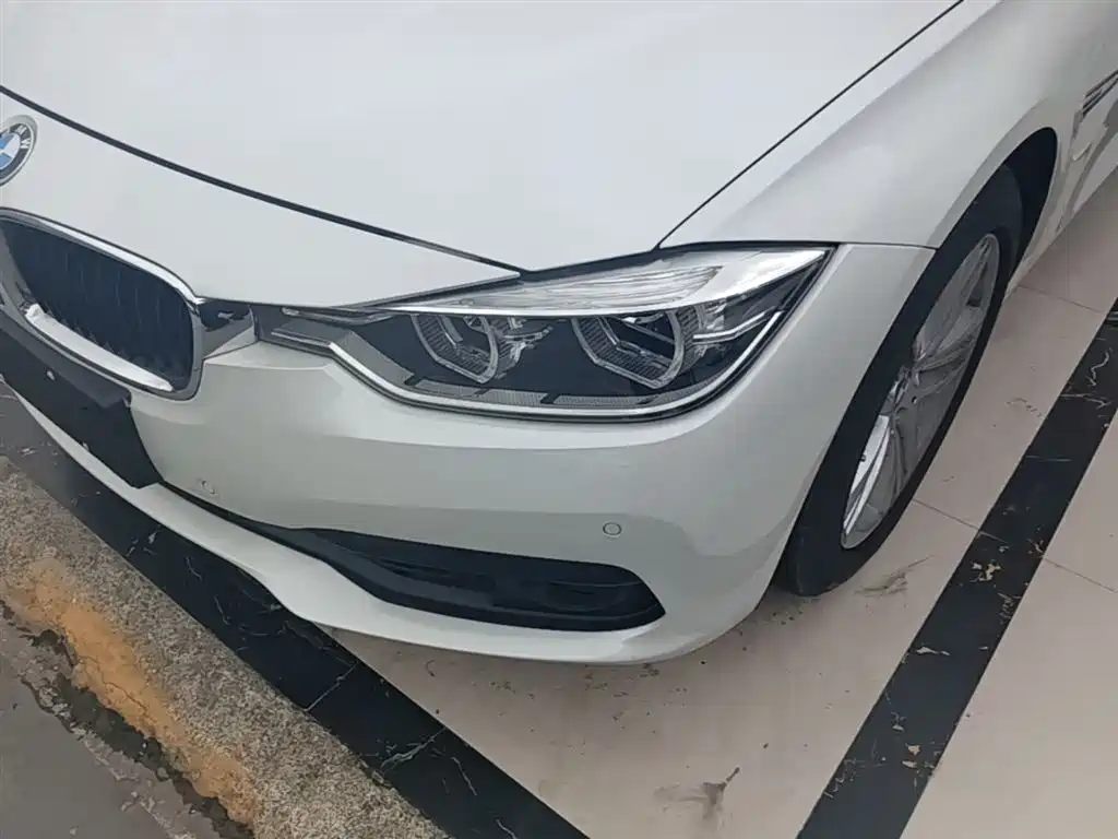 BMW 3 Series 2016 — фото 24