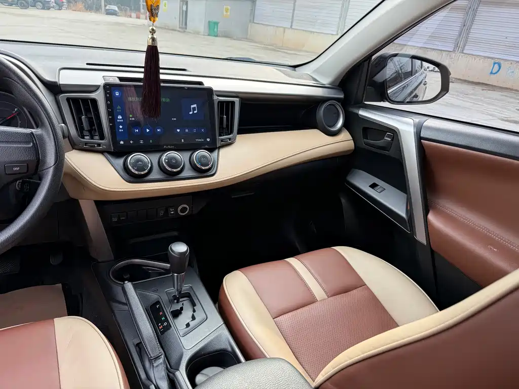 Toyota RAV4 2017 — фото 15