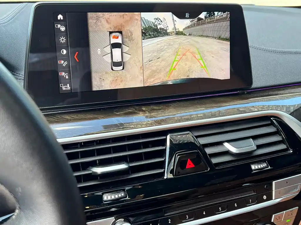 BMW 5 Series 2019 — фото 12