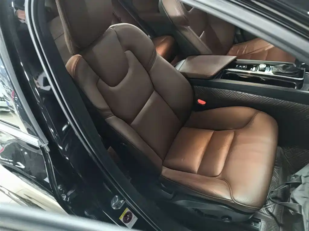 Volvo XC60 2020 — фото 24
