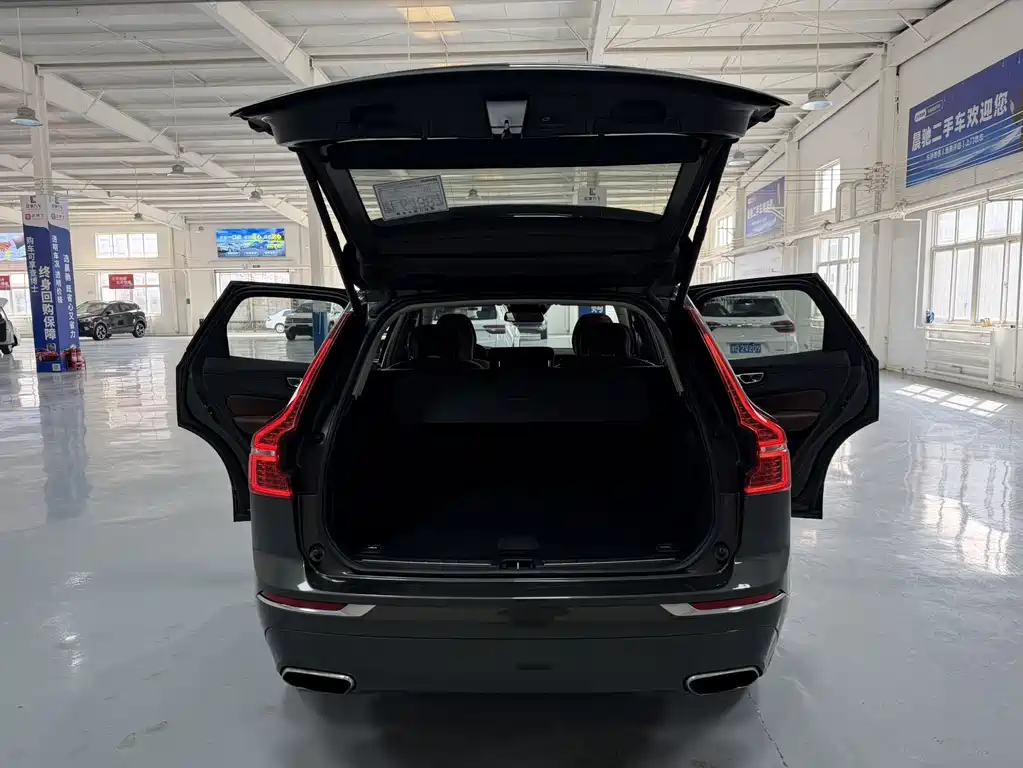 Volvo XC60 2019 — фото 16