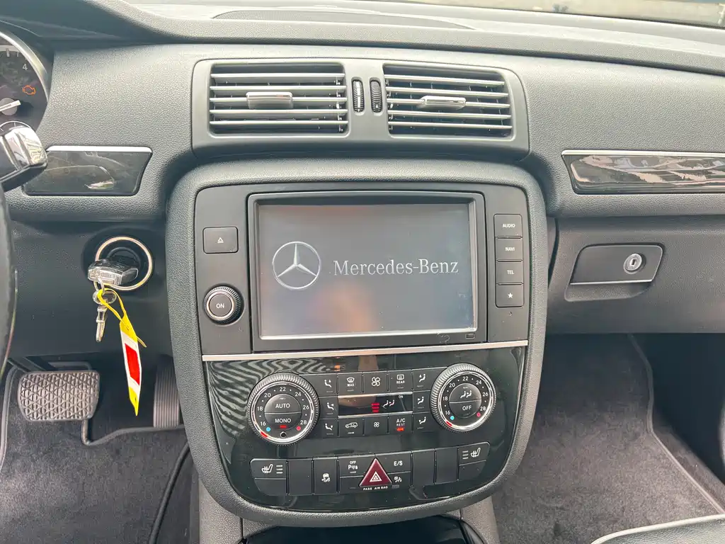 Mercedes-Benz R-Class 2017 — фото 20