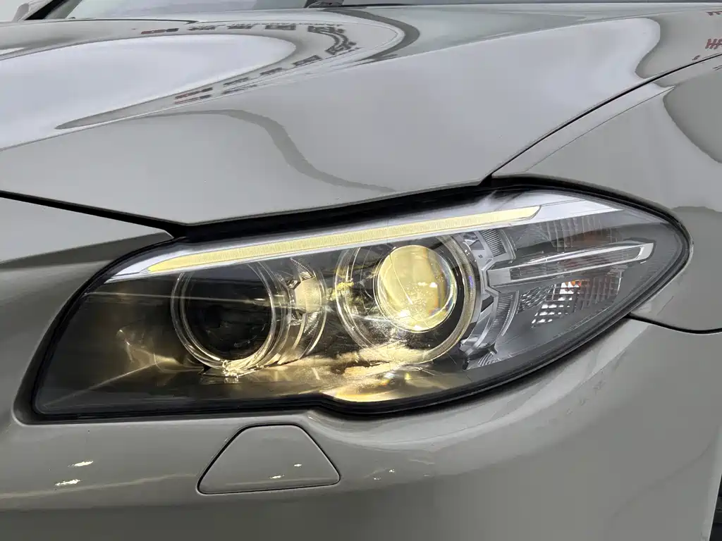 BMW 5 Series 2015 — фото 18