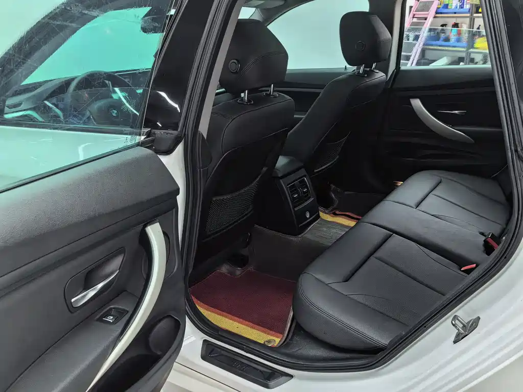BMW 3 Series GT 2017 — фото 16