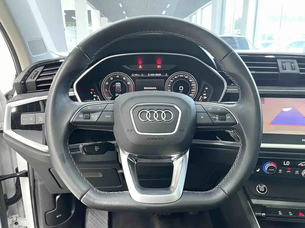 Audi Q3 2022 — фото 8