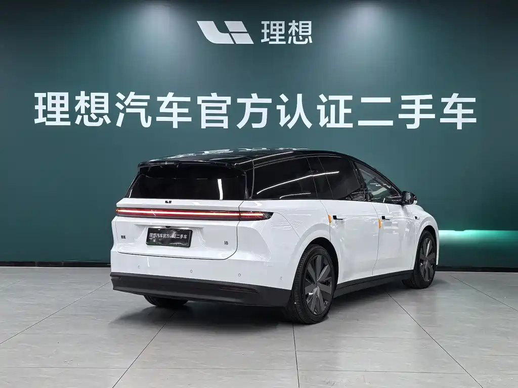 Li Auto i8 2025