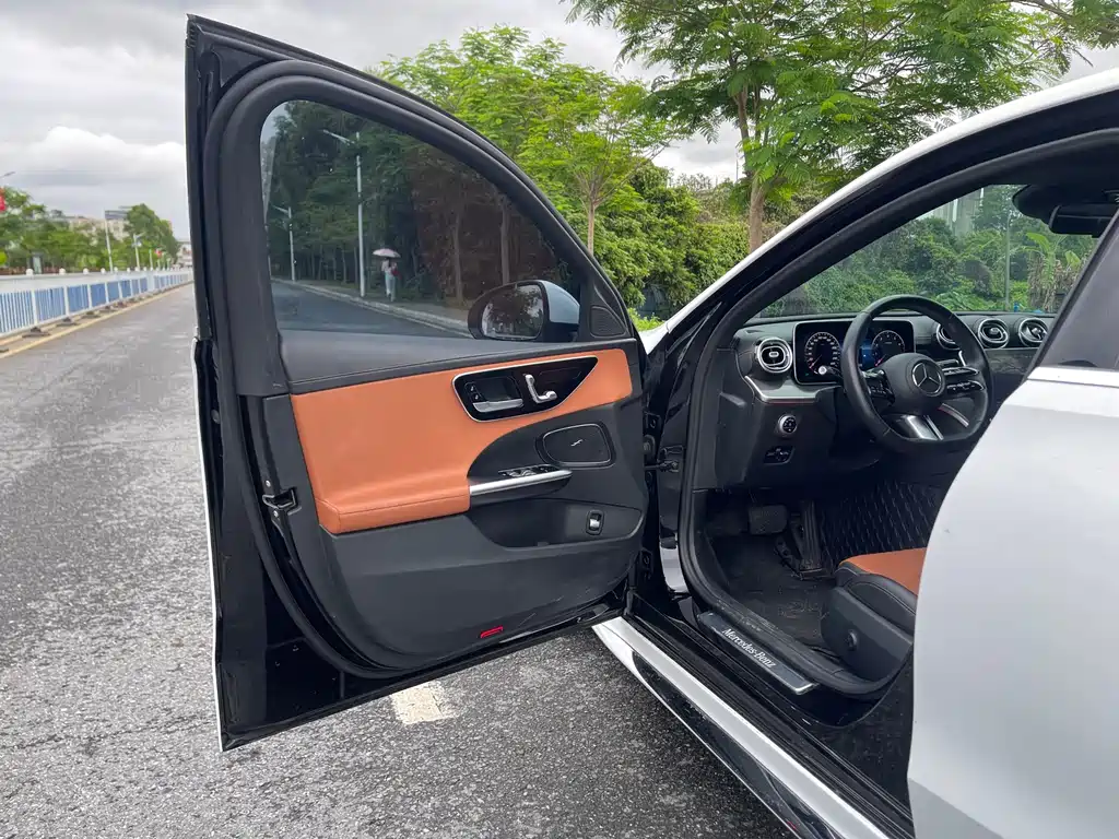 Mercedes-Benz C-Class 2023 — фото 21