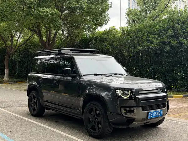 Land Rover Defender 2023