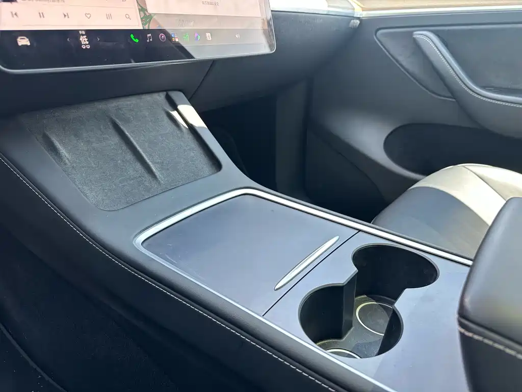 Tesla Model Y 2023 — фото 14