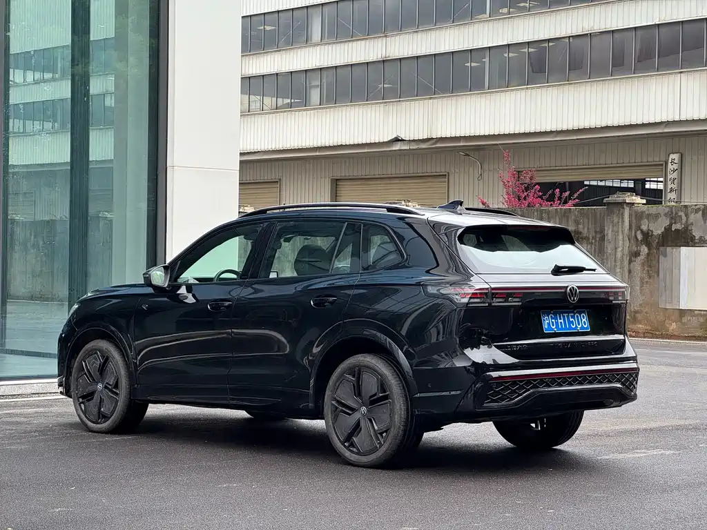 Volkswagen Tiguan L 2024 — фото 9