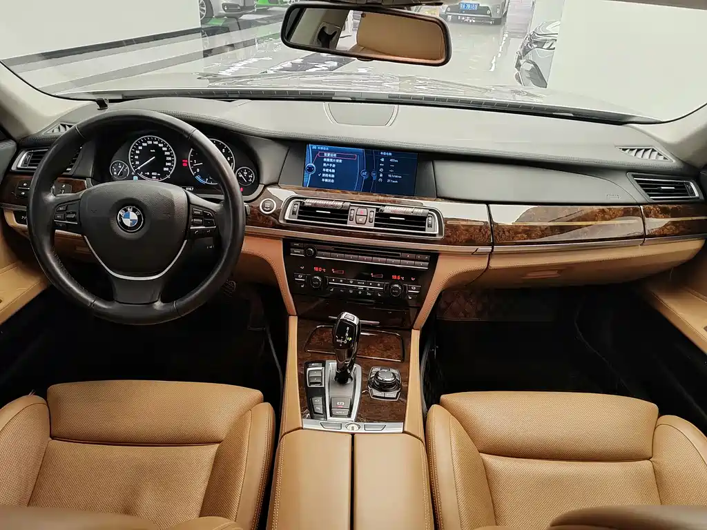 BMW 7 Series 2012 — фото 29