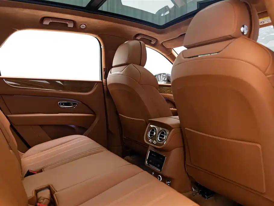 Bentley Bentayga 2021 — фото 14