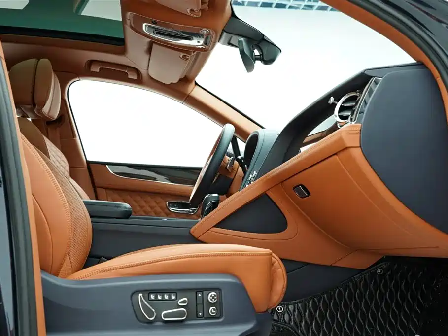 Bentley Bentayga PHEV 2021 — фото 30