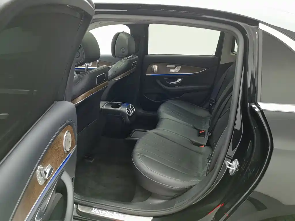 Mercedes-Benz E-Class 2019 — фото 15