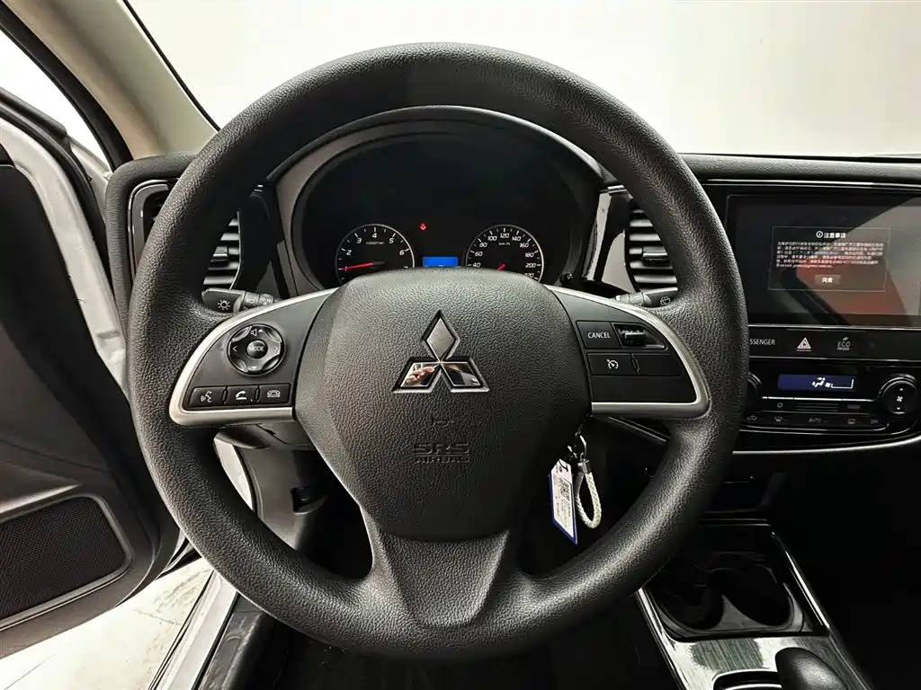 Mitsubishi Outlander 2021 — фото 11