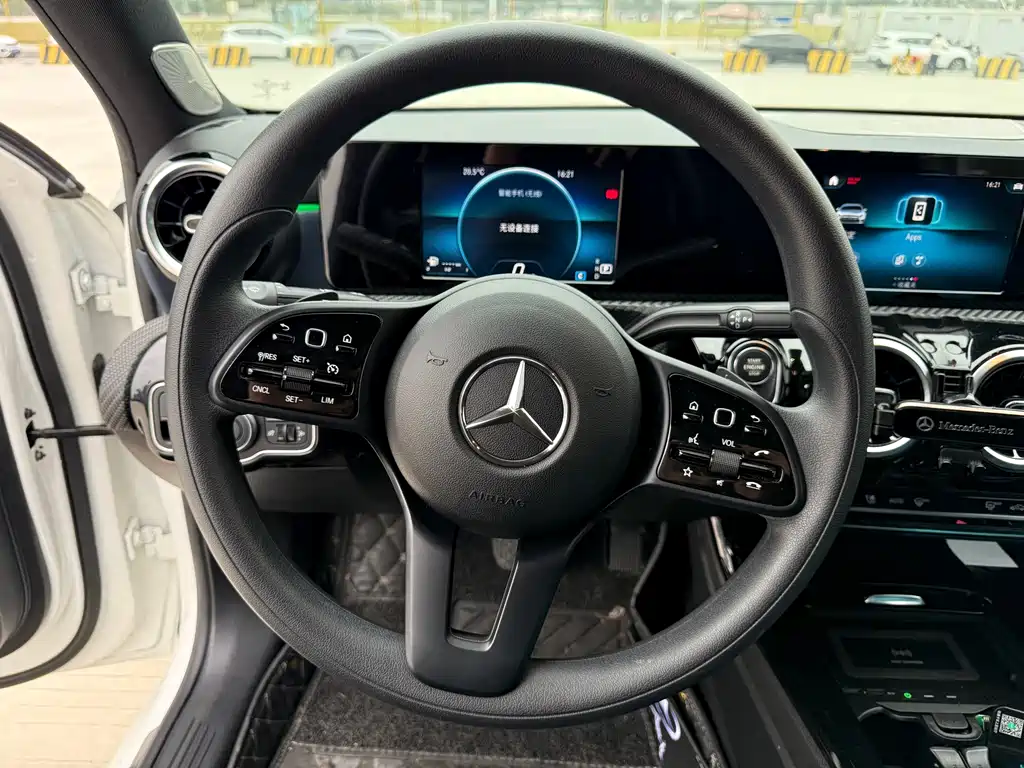 Mercedes-Benz A-Class 2020 — фото 13