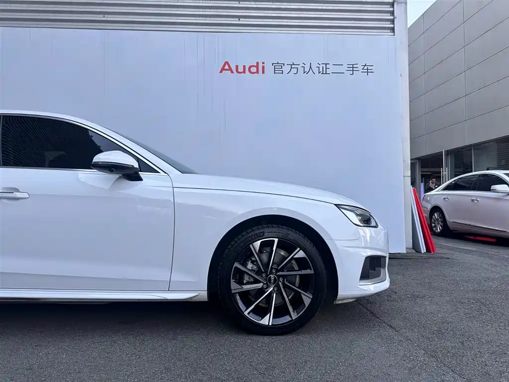 Audi A4L 2022 — фото 13
