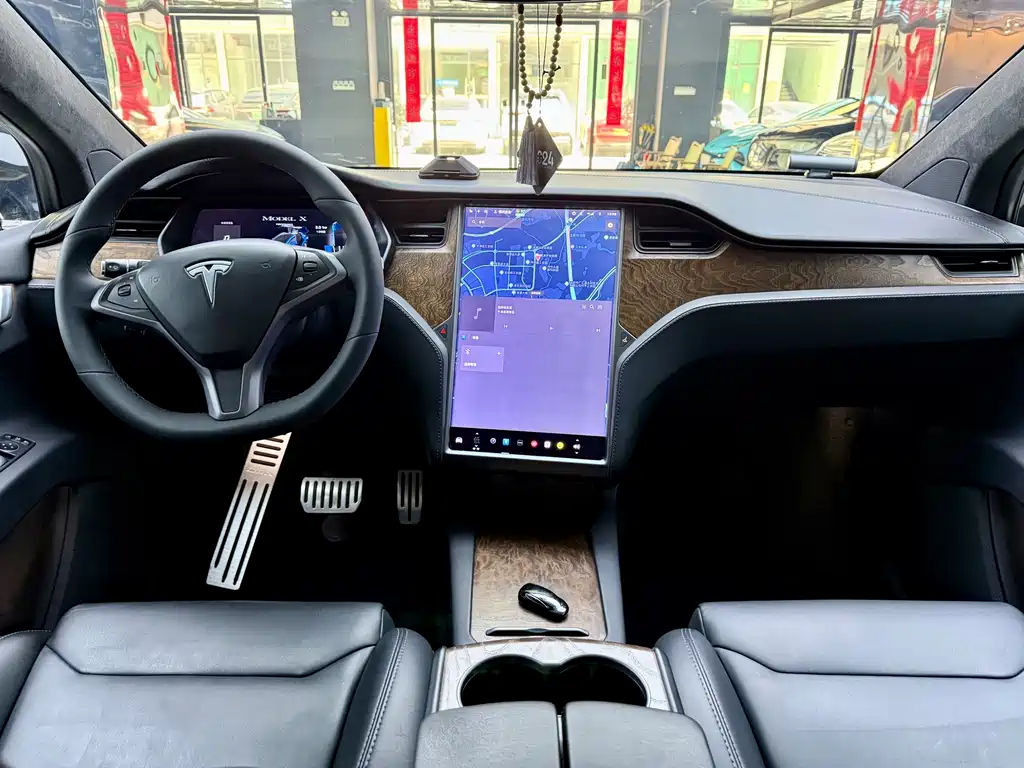 Tesla Model X 2019 — фото 8