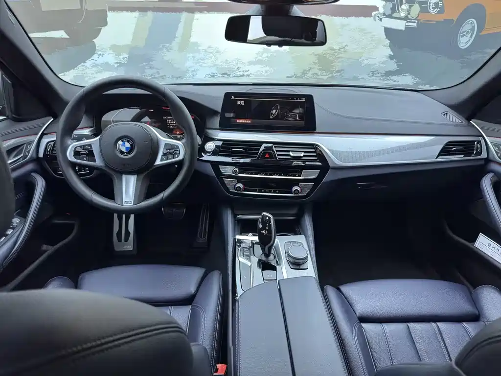 BMW 5 Series 2020 — фото 10