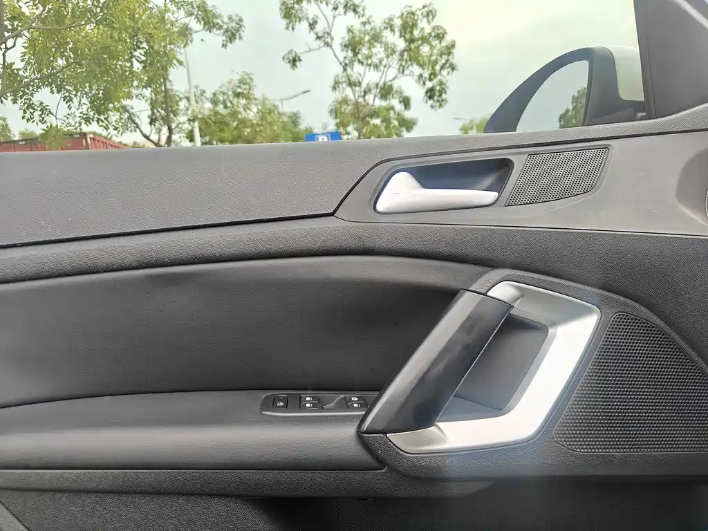 Peugeot 408 2019 — фото 12