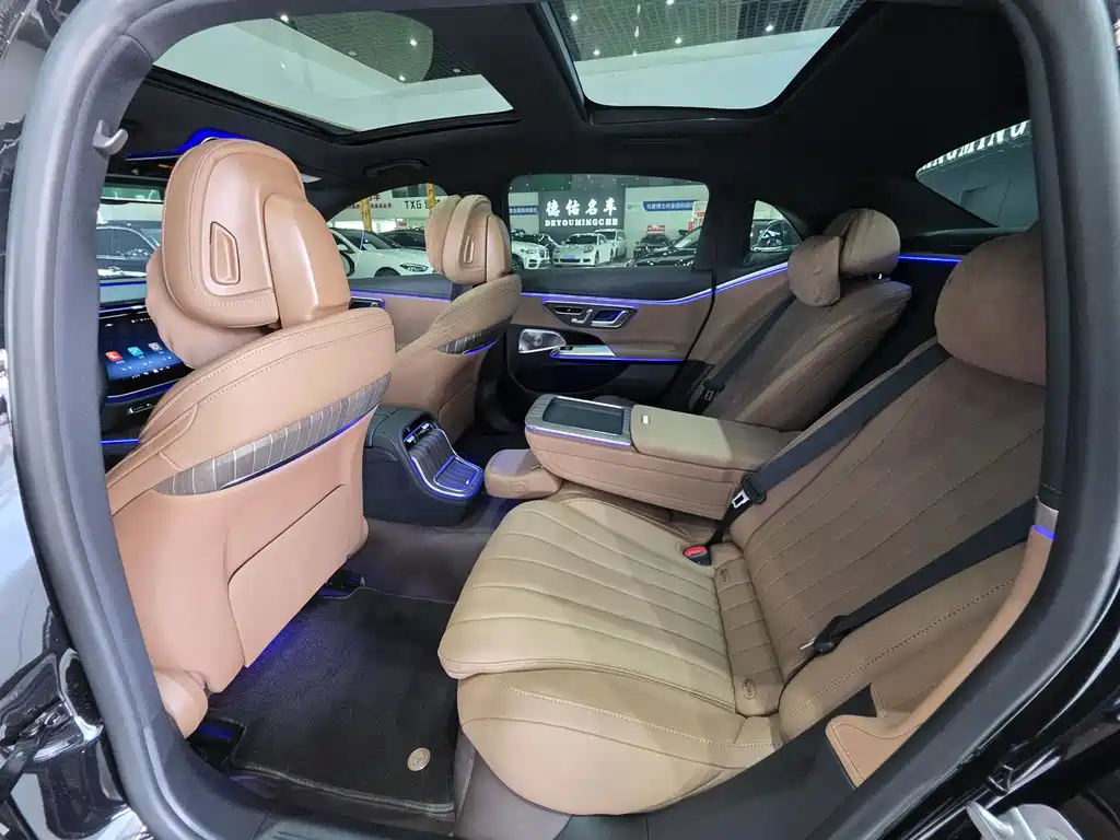 Mercedes-Benz E-Class 2025 — фото 13