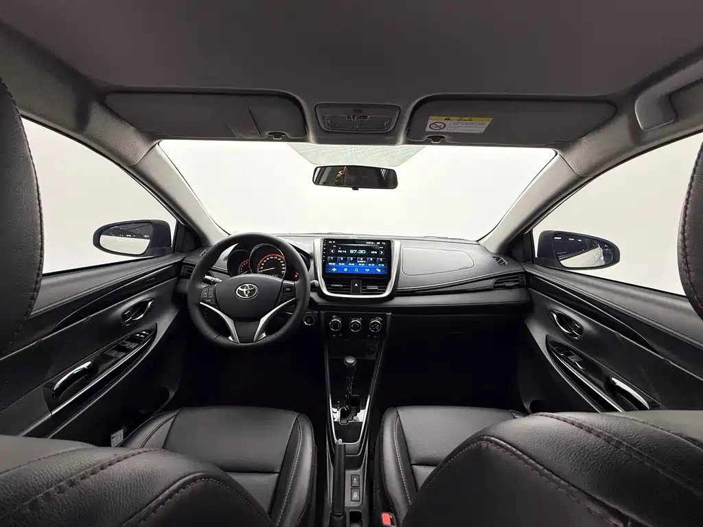 Toyota Yaris L 2022 — фото 9