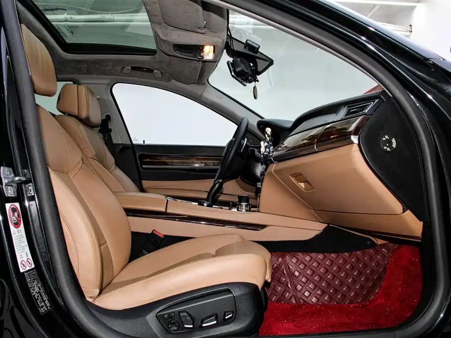 BMW 7 Series 2013 — фото 20