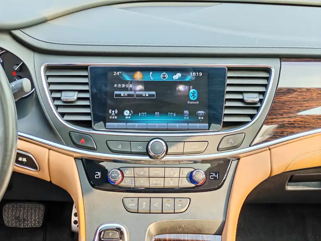Buick LaCrosse 2017 — фото 11