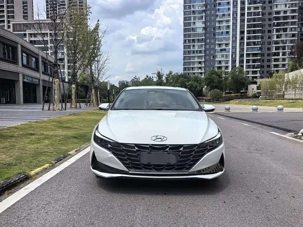 Hyundai Elantra 2022 — фото 2
