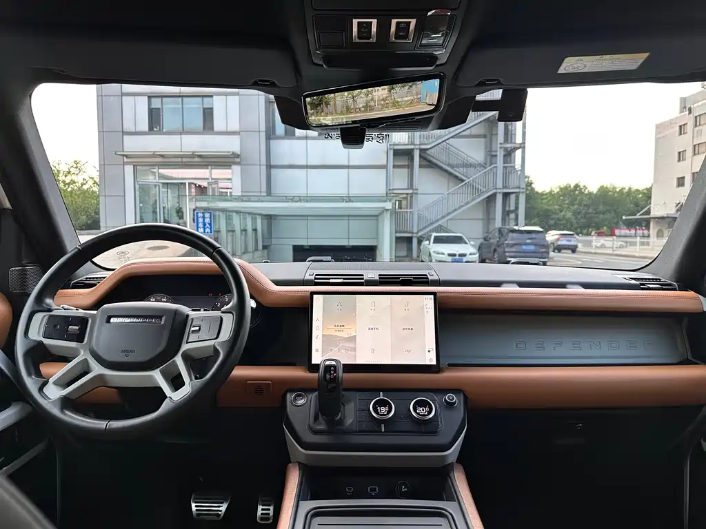 Land Rover Defender 2023 — фото 23
